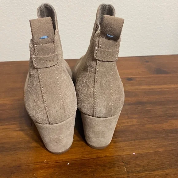 Tom Wedge Booties. Women Size 8. Excellent Condition - Picture 2 of 5